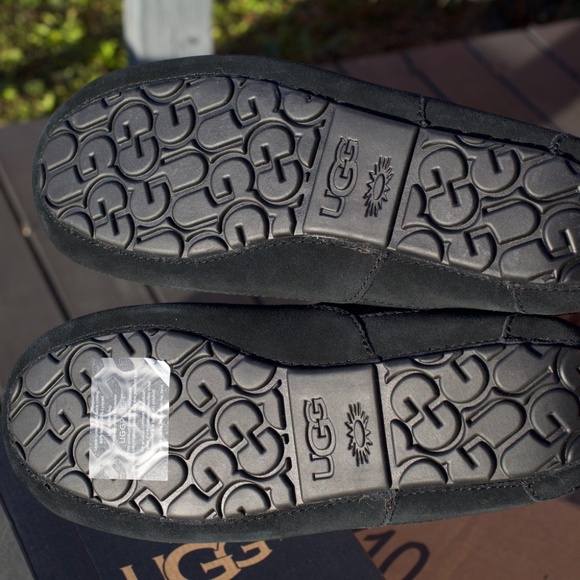 UGG Ascot Men\'s Size 9 Shearling Lined Slippers Black/1101110 - BLK/NEW